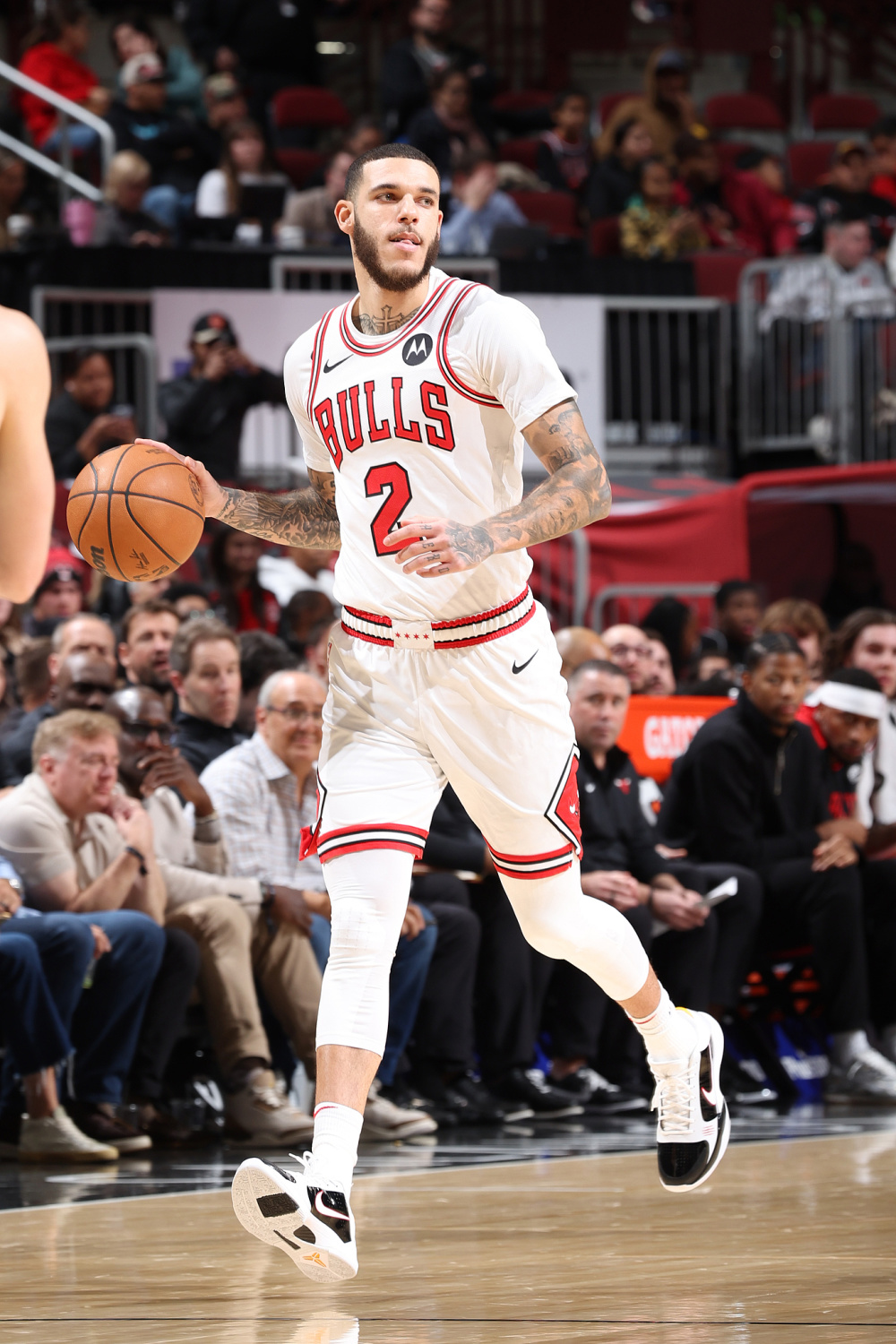 爱游戏官网-NBA常规赛冲刺阶段再迎强敌，阿斯顿维拉主帅复盘，主帅态度：赛场秩序良好，团队化学反应显著(阿斯顿维拉老板)